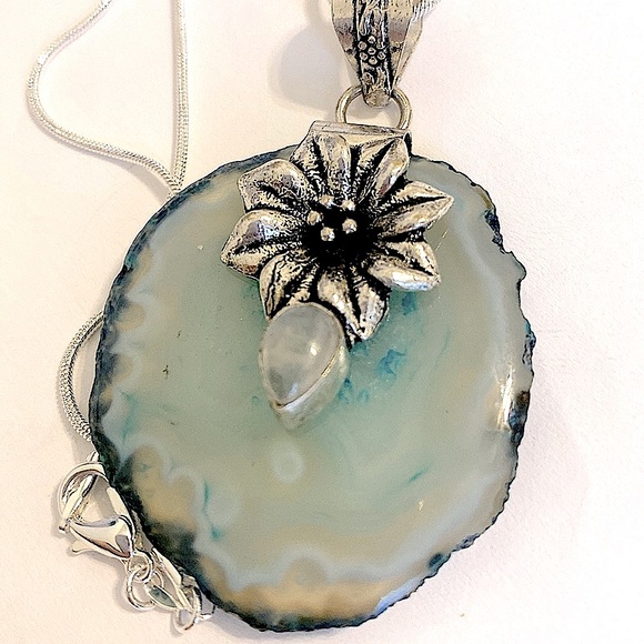 2 inch, 925 marked, Solar Agate, Rainbow moonstone on a 24 inch silver chain. - Picture 3 of 5